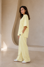 Ensemble ROOH Essential Jog Set V2 jaune pastel – vue de profil