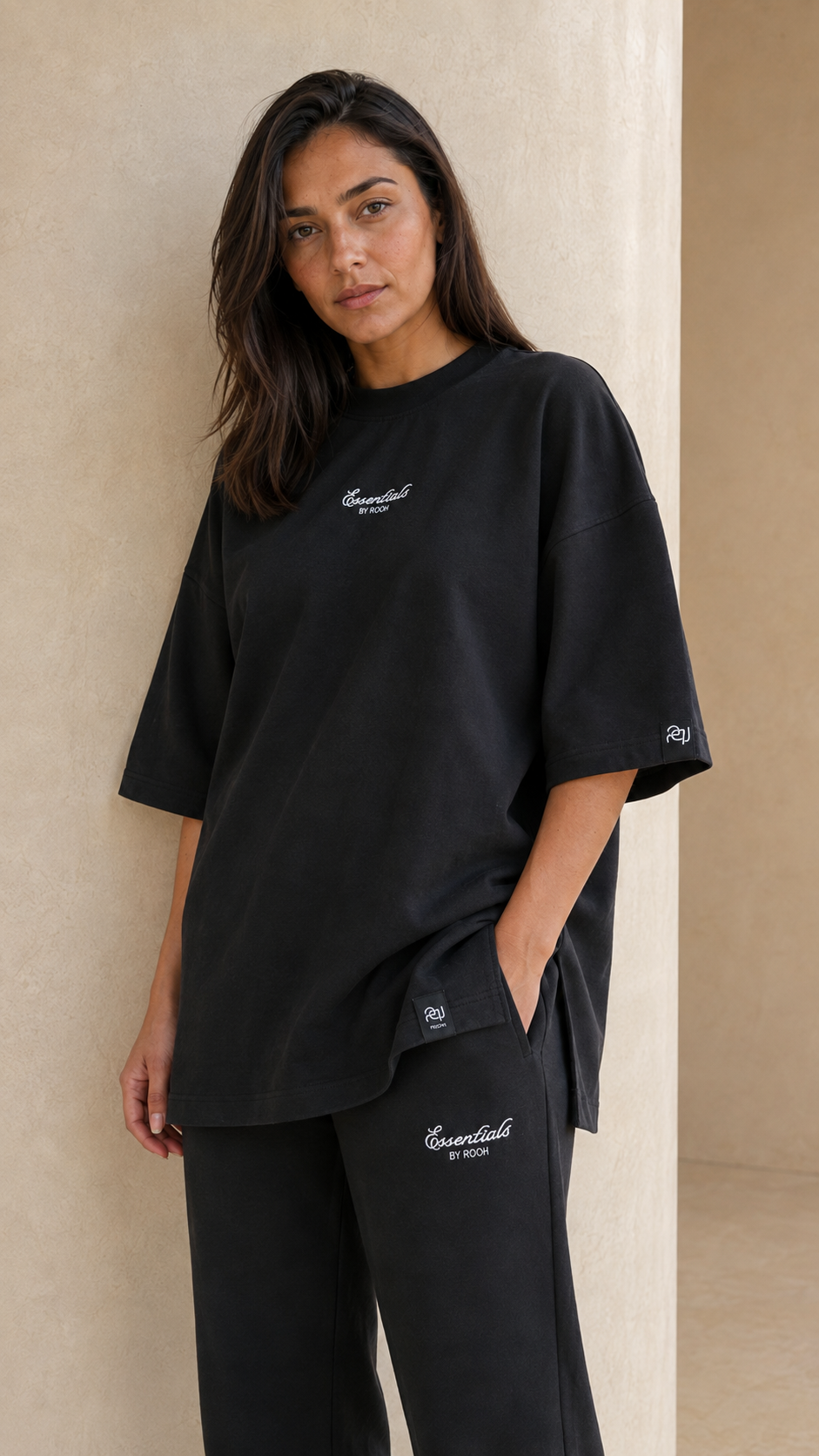 Ensemble ROOH Essential Jog Set V2 noir – détails et broderies